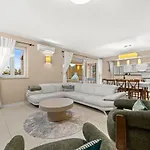 Romantische Mit Meerblick- Pool Und Jacuzz By Interhome