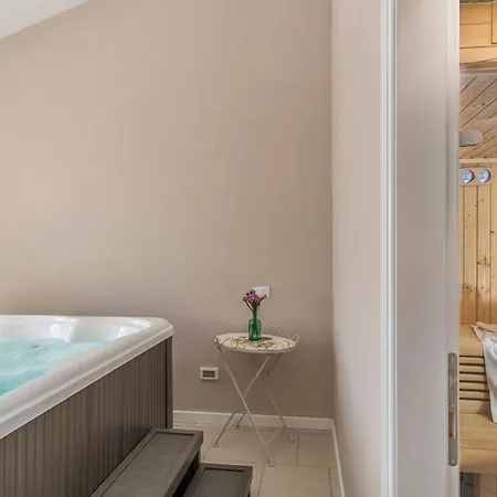 Ferienhaus Romantische Mit Meerblick- Pool Und Jacuzz By Interhome