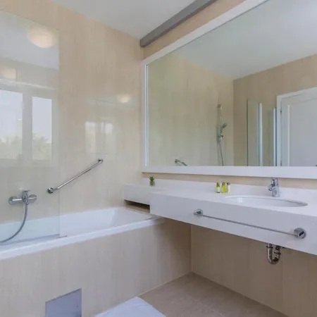 Romantische Mit Meerblick- Pool Und Jacuzz By Interhome