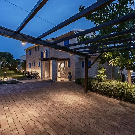 Ferienhaus Romantische Mit Meerblick- Pool Und Jacuzz By Interhome Višnjan