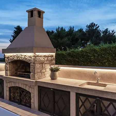 Ferienhaus Romantische Mit Meerblick- Pool Und Jacuzz By Interhome Višnjan